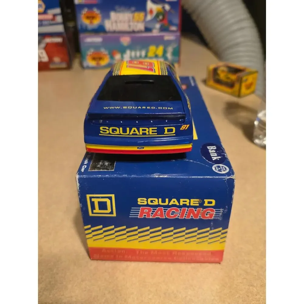 Kenny Wallace 81 Square D 1997 Thunderbird 1:24 Diecast Bank Nascar Action